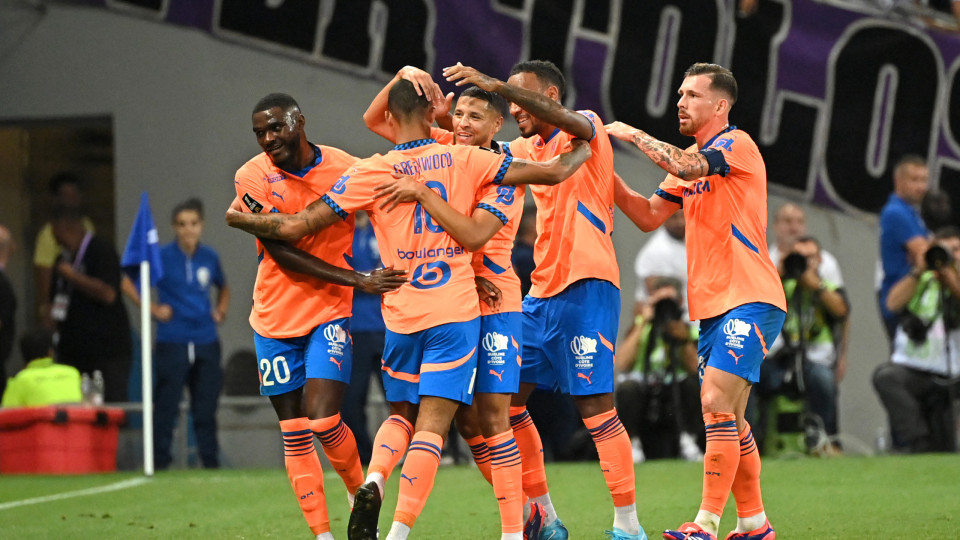 Marseille vence Toulouse e assume liderança à condição