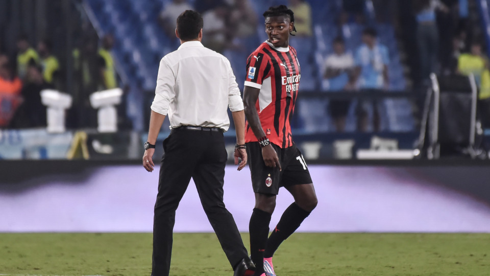 Italianos relatam "tensão" entre Paulo Fonseca e Rafael Leão no AC Milan