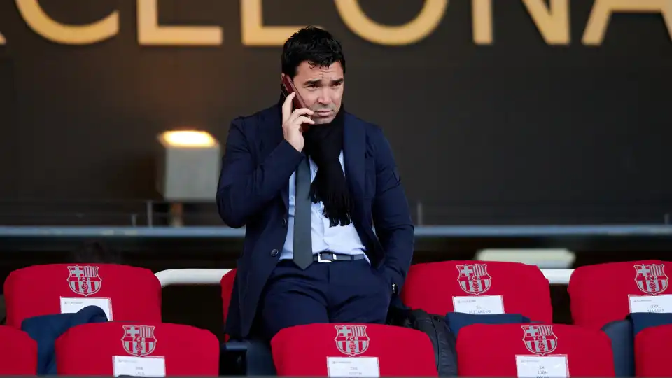 Deco está desiludido com o Barcelona e pondera deixar o clube