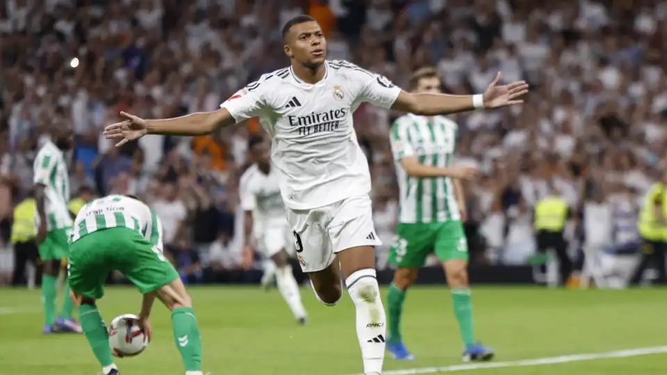 Mbappé bisa e avisa: "Com todo o respeito por Cristiano Ronaldo..."