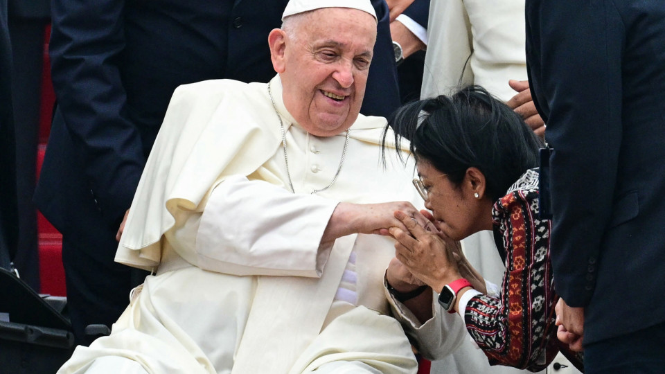 Papa Francisco chega à Indonésia, país com mais muçulmanos do mundo