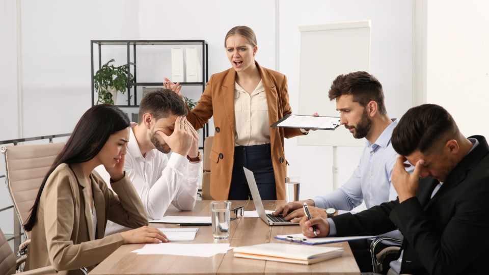 Ambiente de trabalho hostil? Cientistas comprovam o que já suspeitávamos