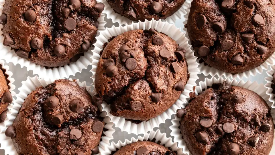 Receita fabulosa de mini muffins proteicos de avelã e chocolate 