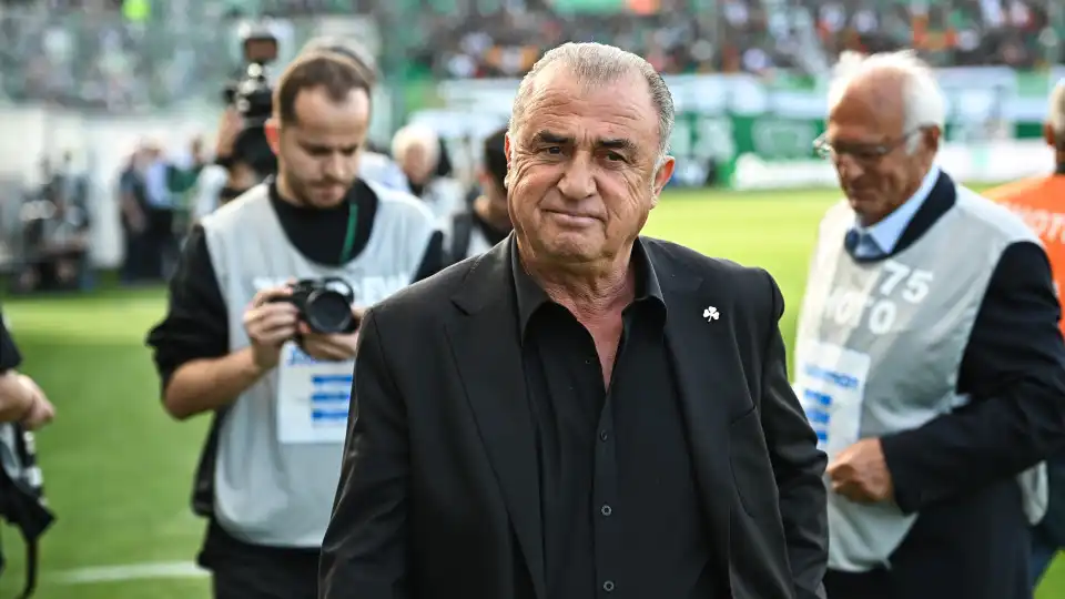 Turcos apontam Fatih Terim como sucessor de Roger Schmidt no Benfica