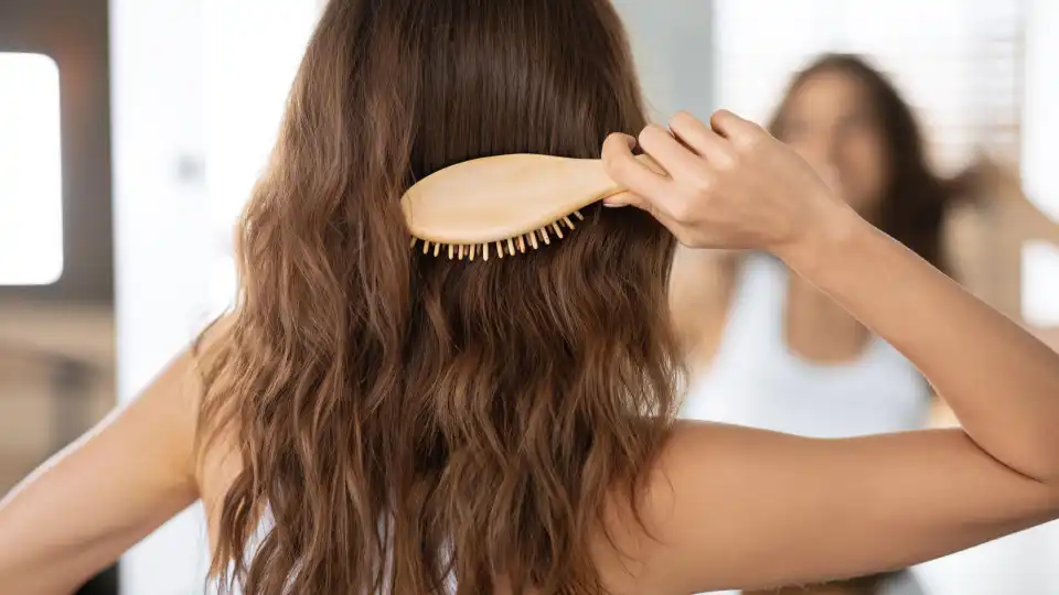 Como salvar o cabelo após o verão, segundo um especialista