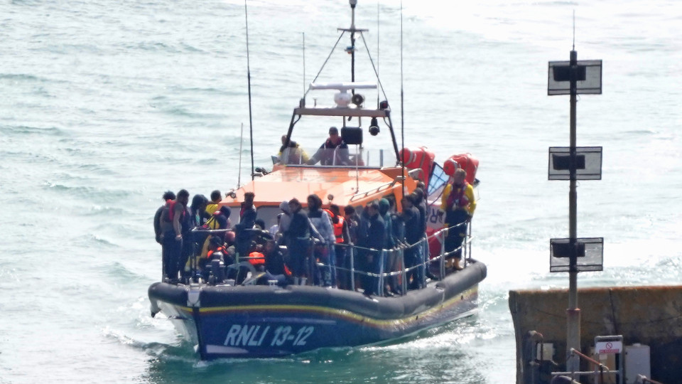 França pede "tratado de migração" após naufrágio no Canal da Mancha