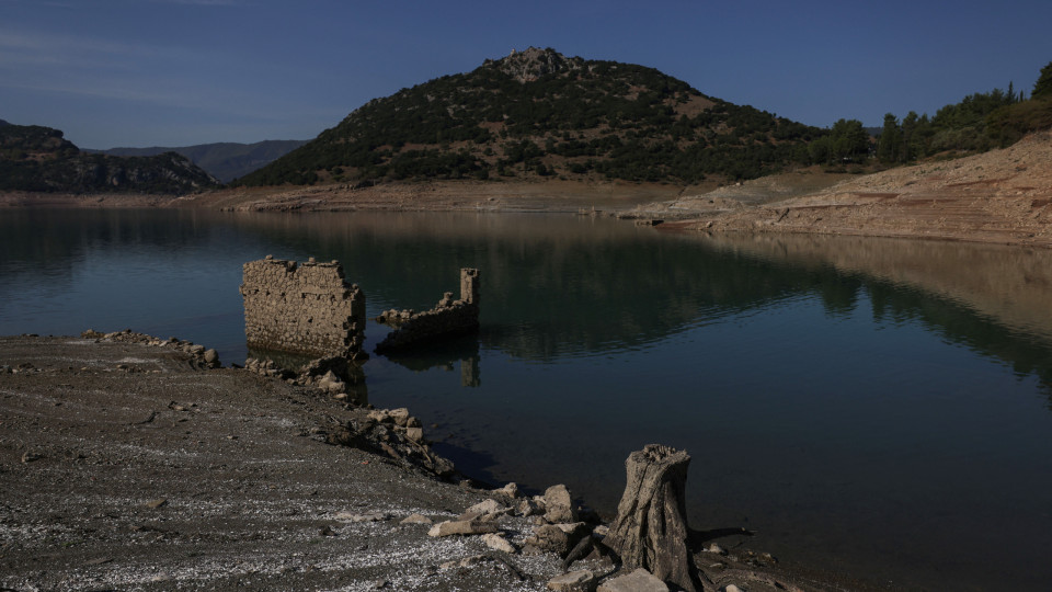 Seca na Grécia revela aldeia que ficou submersa há mais de 40 anos 