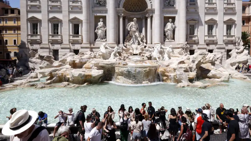 "Simbólico". Roma pondera cobrar acesso à Fontana di Trevi a turistas