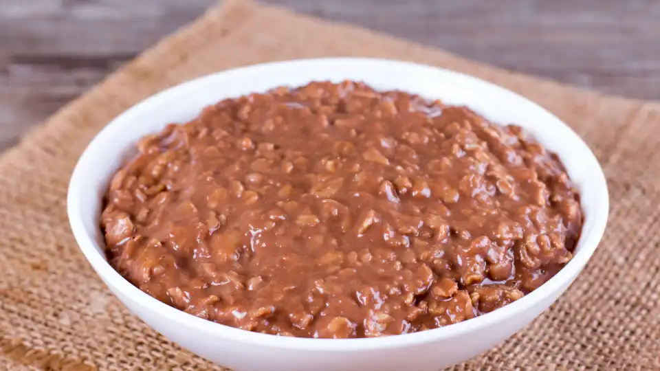 Receita improvável de arroz de chocolate com framboesas