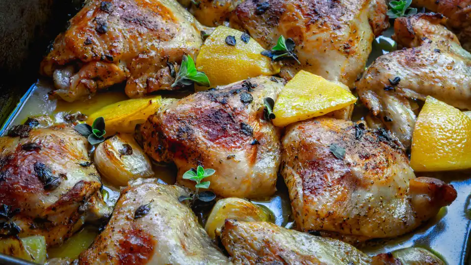 Está na hora de experimentar esta receita infalível de frango assado