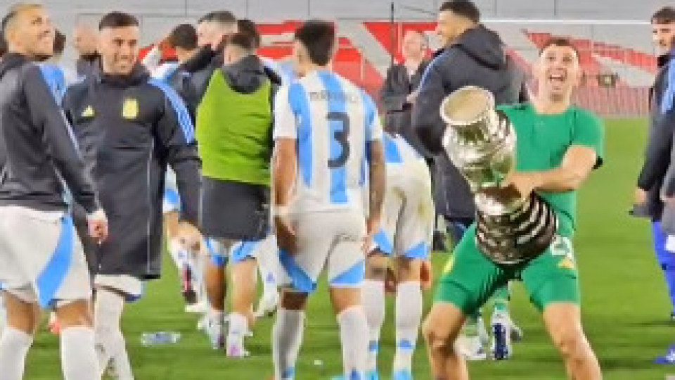 Emiliano Martínez repete festejo (obsceno). Agora, com a Copa América