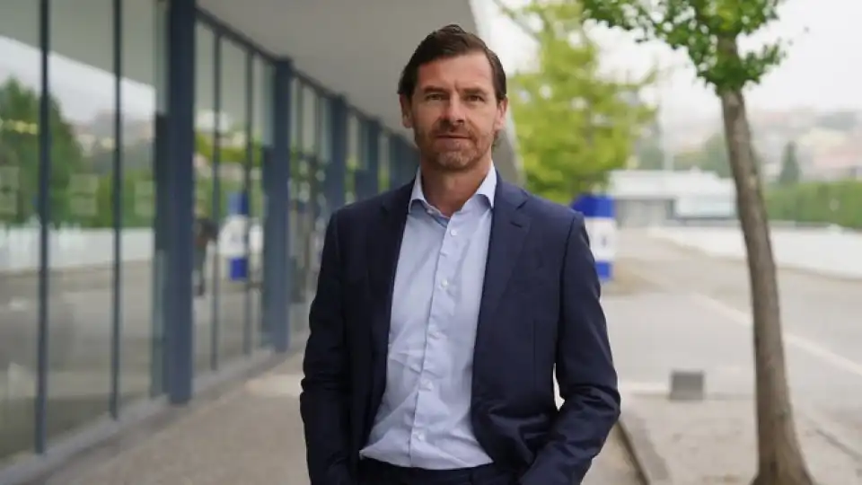 André Villas-Boas assistiu ao El Clásico em Madrid e cruzou-se com Deco