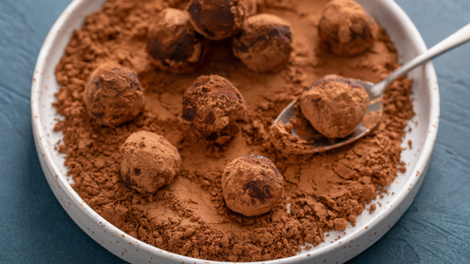 Quem resiste a estas trufas fit de chocolate?