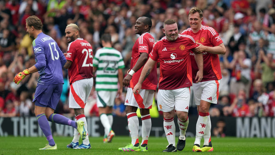 Wayne Rooney volta a brilhar em Old Trafford durante jogo de lendas