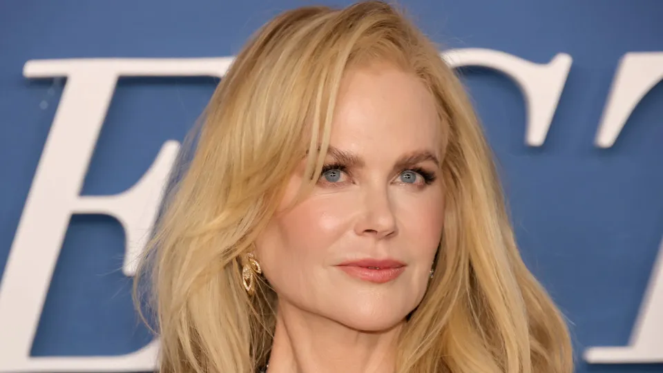 Nicole Kidman continua a "chorar" após morte dos pais