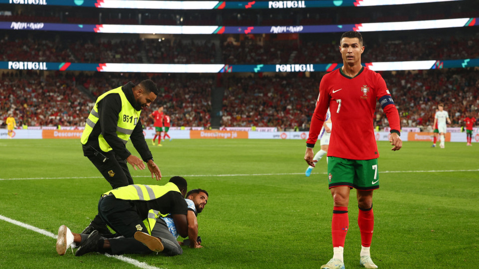 Adepto interrompeu ataque da seleção e cara de Cristiano Ronaldo diz tudo