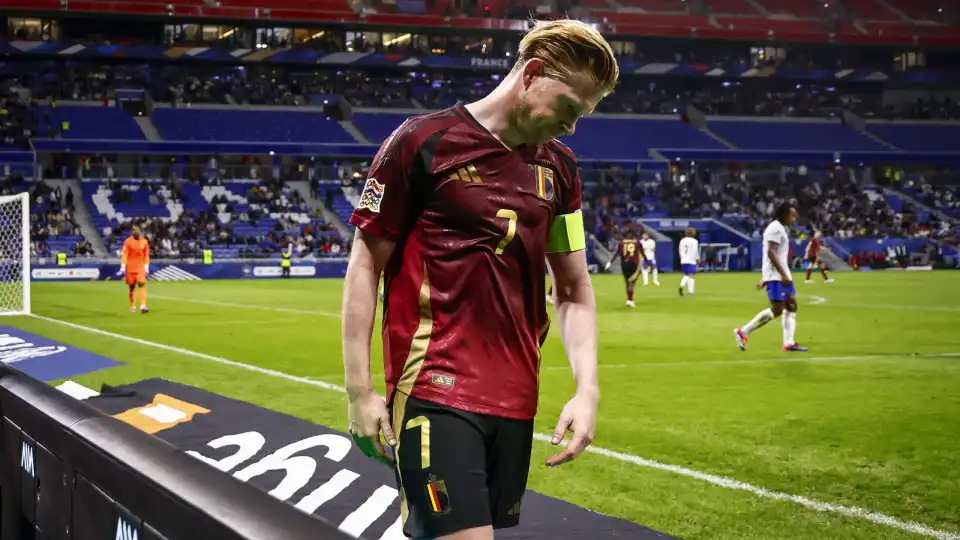 Atenção, Debast! De Bruyne inconsolável na Bélgica: "Não é aceitável"