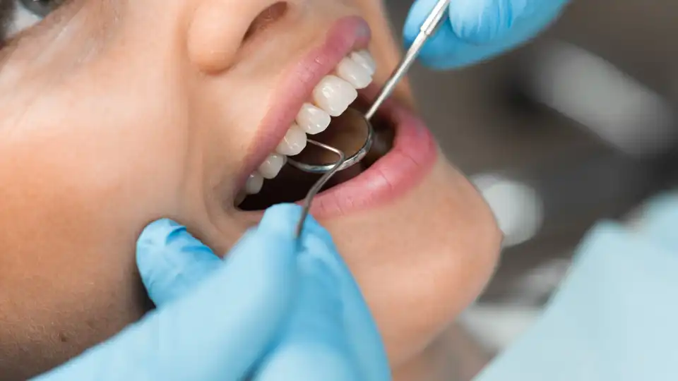 Oito conselhos para proteger os dentes e evitar as cáries