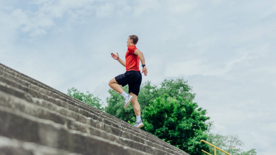 Quer um bom exercício de cardio? 'Personal trainer' sugere este