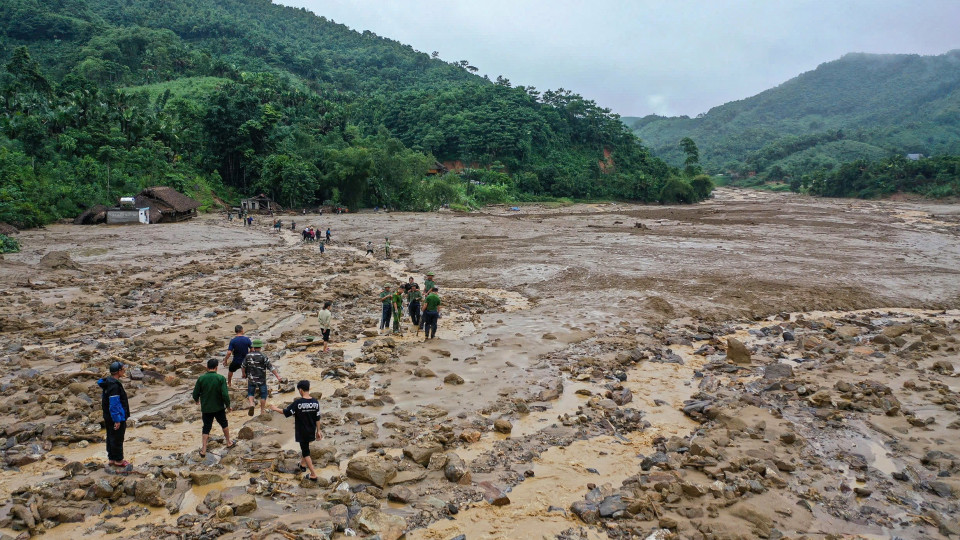 Vietname conta com 233 mortos e 103 desaparecidos após passagem de tufão