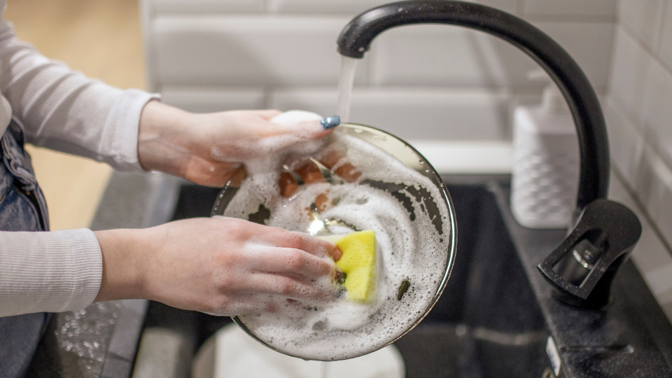 Especialista em segurança alimentar revela o que tem de trocar na cozinha