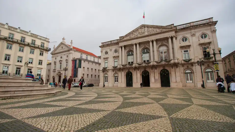 Oposição à gestão de Moedas em Lisboa critica agravar dos problemas