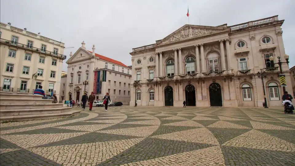 CML vai emitir faturas à JCDecaux dois anos depois de início do contrato