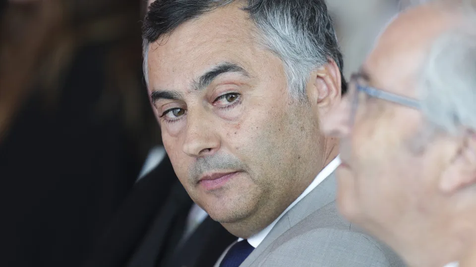 Ministro apela à tranquilidade: Mais de 75% dos exames corrigidos