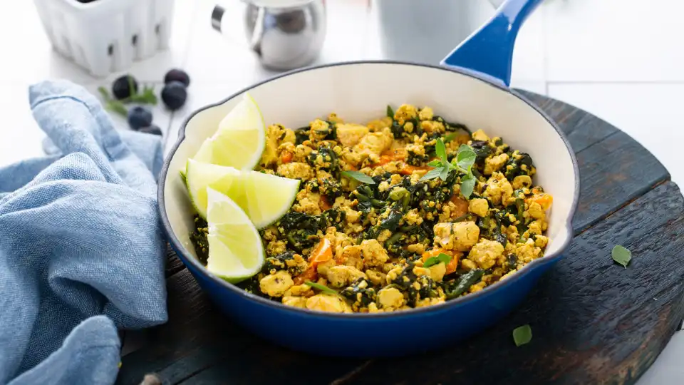 Substitua os ovos por tofu para fazer uma receita saudável e vegan