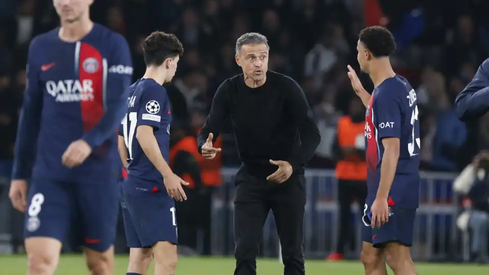 Luis Enrique 'bate o pé' à direção do PSG: "Isto é um futebol comunista"