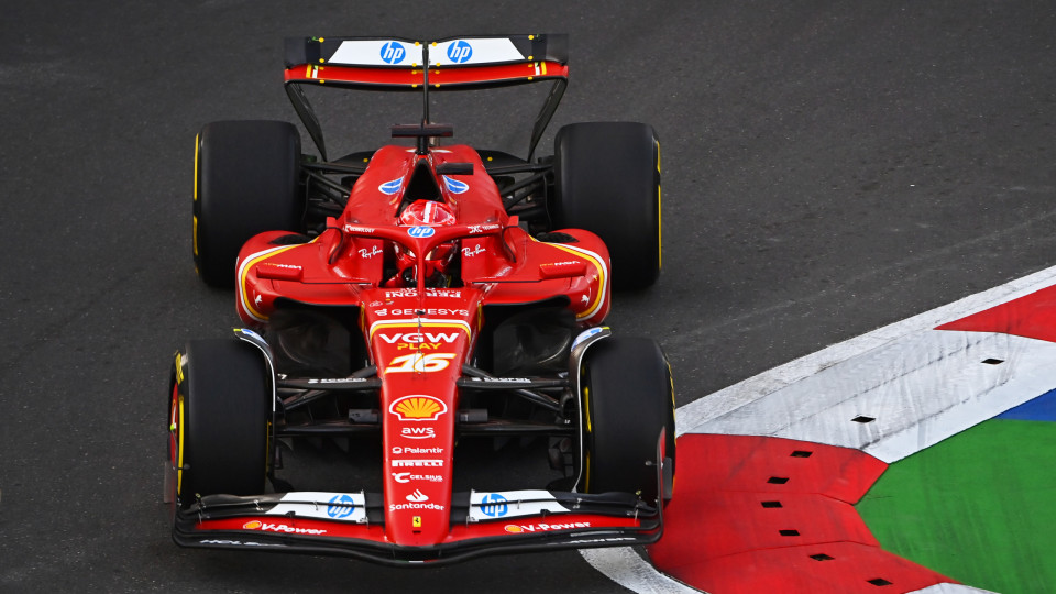 Charles Leclerc é o mais rápido no primeiro dia em Baku