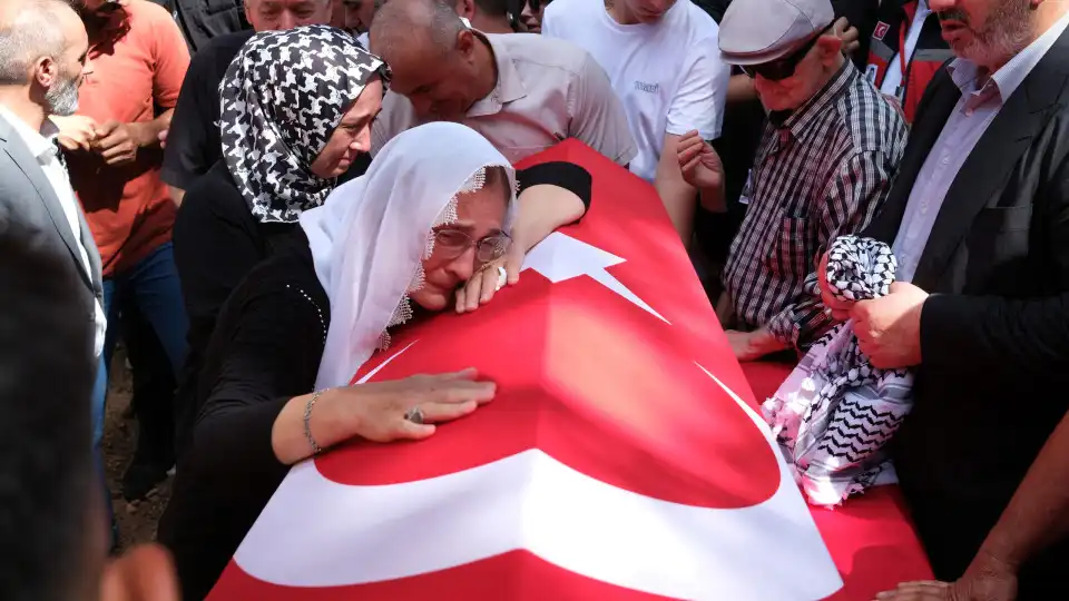 "Sangue sagrado". Centenas em funeral de ativista morta na Cisjordânia