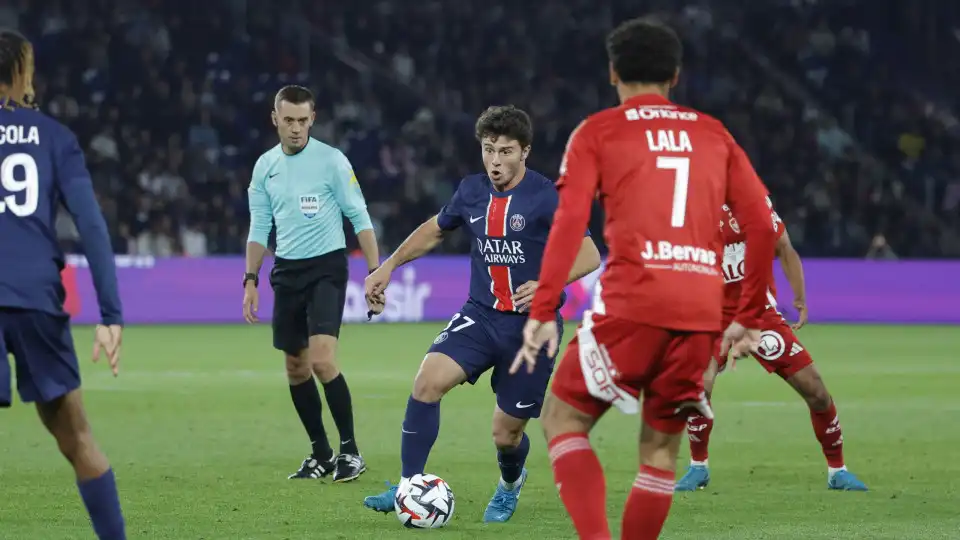 João Neves justifica ida para o Paris-Saint Germain: "É um clube..."