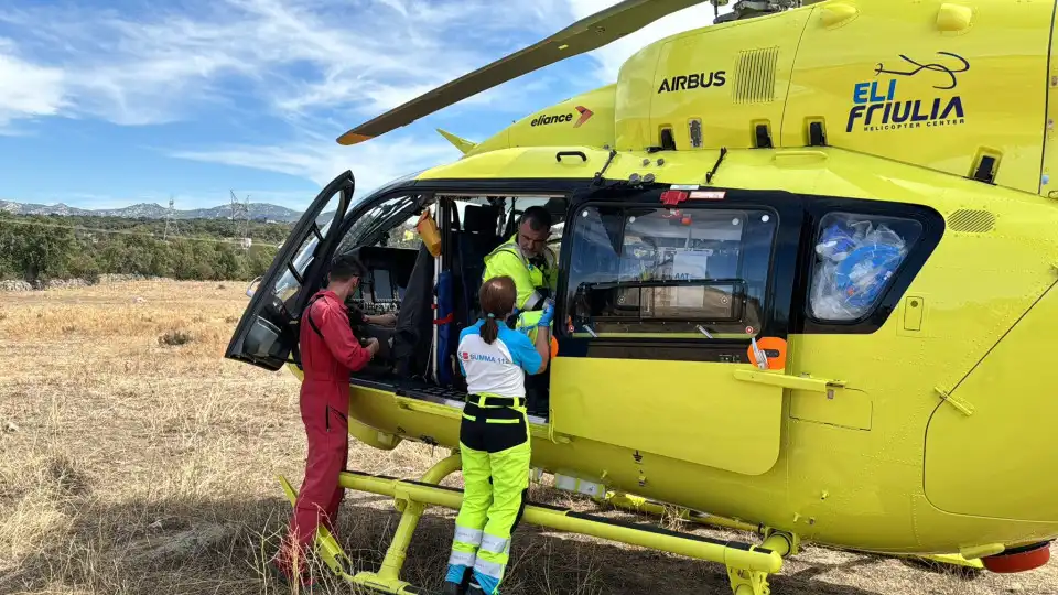 Jovem de 15 anos gravemente ferido após tocar em torre de alta tensão