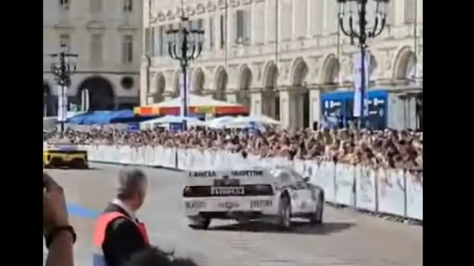 Lancia 037 feriu 12 pessoas em Turim. As imagens