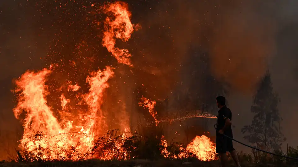 Amarante com três fogos e frentes ativas próximas de casas