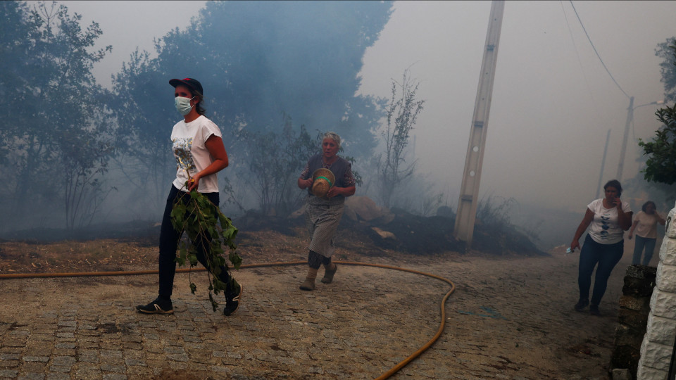 Incêndios: Helicóptero reforçou combate em Vila Pouca de Aguiar