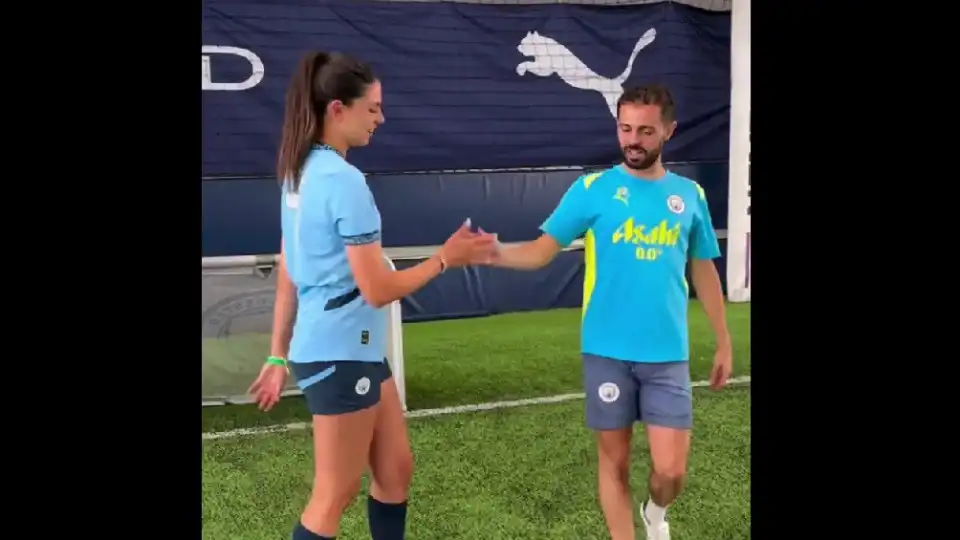 Bernardo Silva foi desafiado no Manchester City e sorriu... com classe