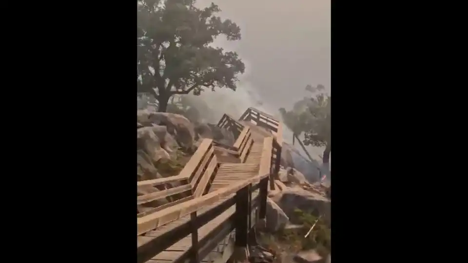 Eis as imagens aterradoras do incêndio que consome os Passadiços do Paiva