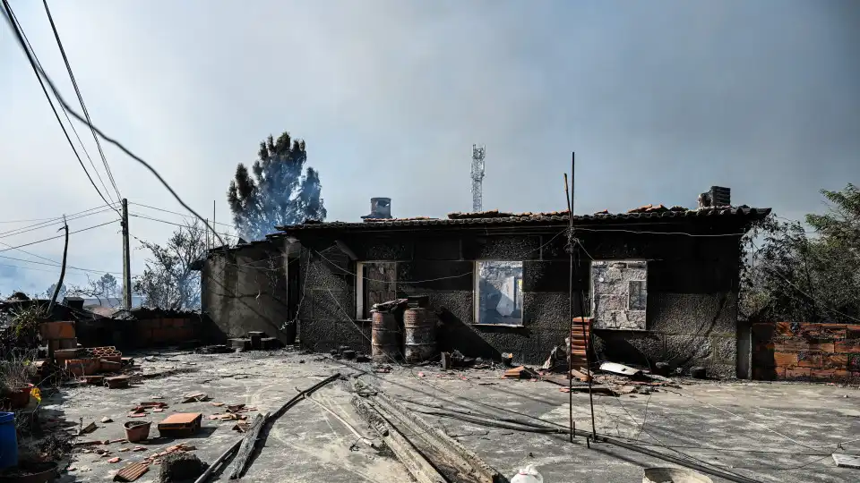 Incêndio em Gondomar com três frentes a ceder aos meios