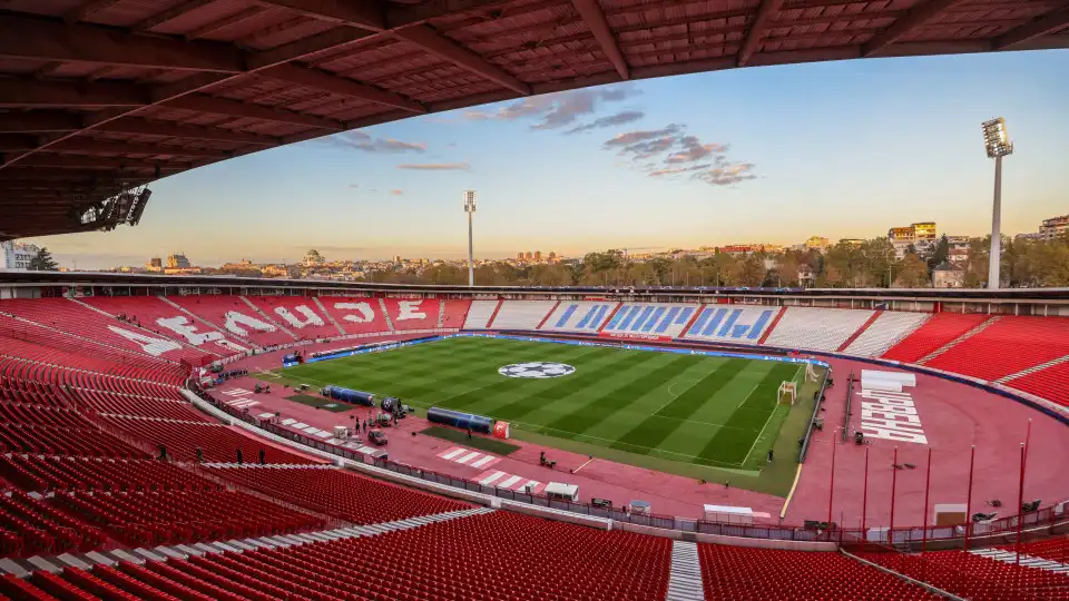 Estrela Vermelha-Benfica: 'Inferno' sérvio espera uma equipa renovada