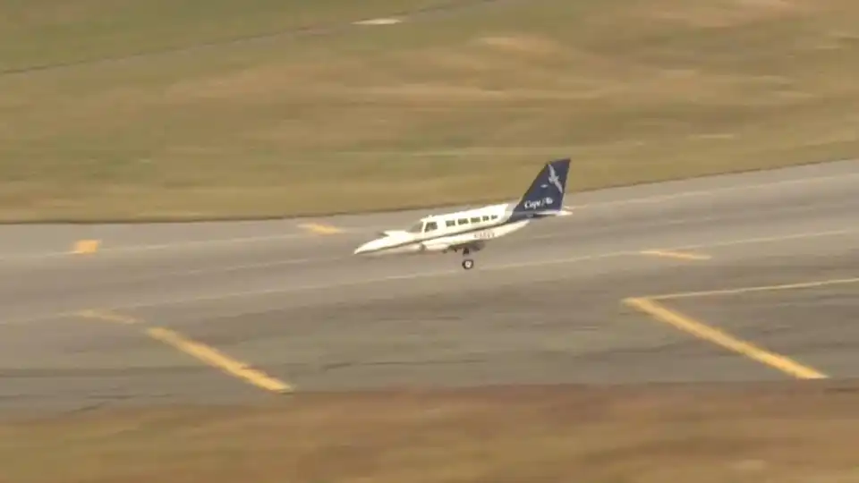 Vídeo apanhou avião a aterrar de emergência só com uma roda