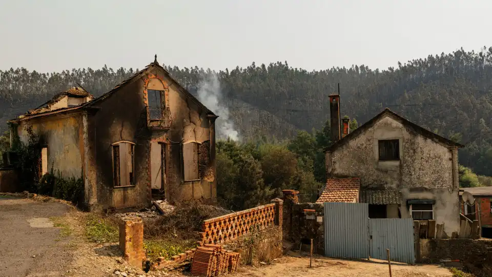 Nove fogos ativos às 06h40 com fogos de Castro Daire em destaque