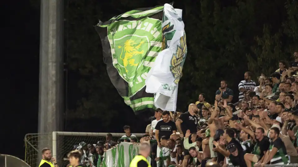 Cânticos contra Benfica e João Pinheiro valem multa no Arouca-Sporting