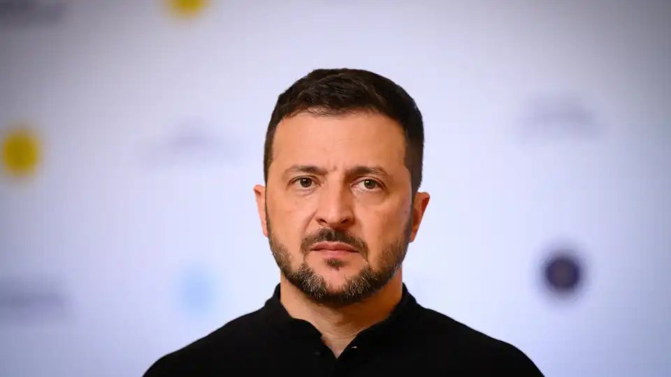 Zelensky acusa Coreia do Norte de enviar soldados ao exército russo