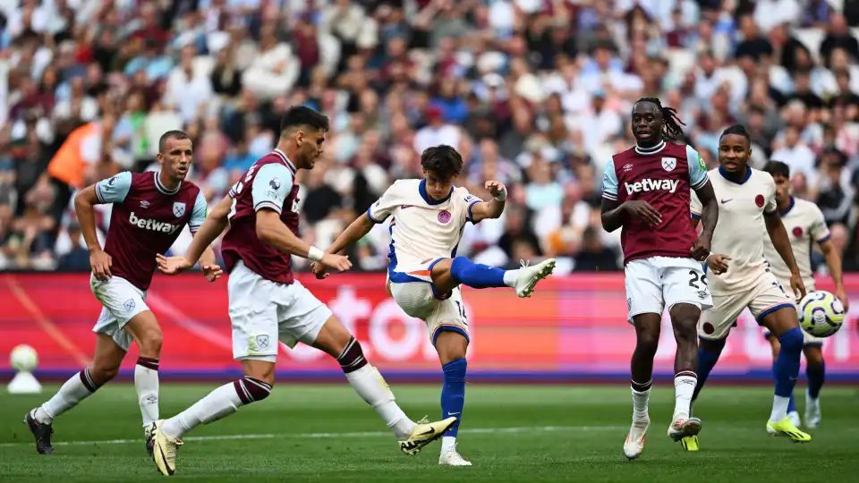 Chelsea a' todo o gás' vence com Félix e Neto a saltarem do banco