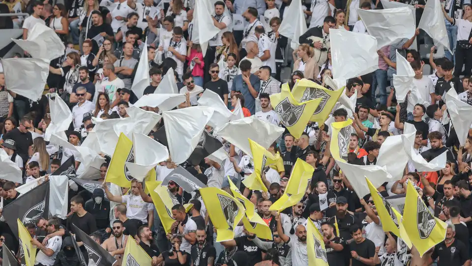 Vitória SC celebra protocolo para regular relacionamento com claque