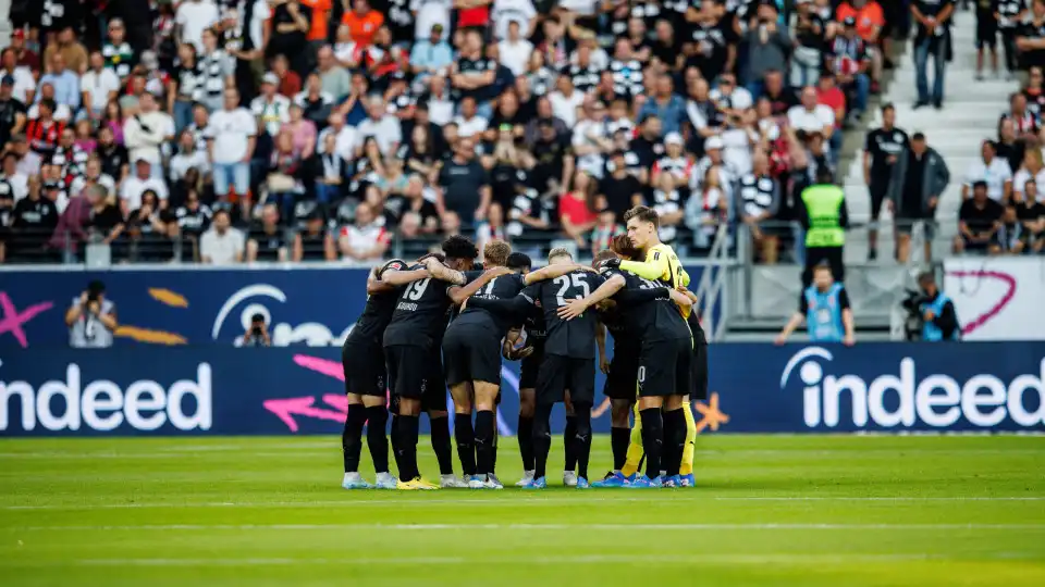 Eintracht vence e mantém-se na perseguição ao líder Bayern Munique