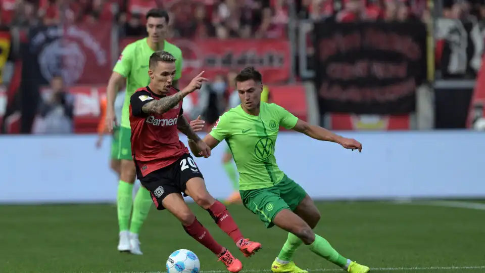 Final à Hitchcock. Grimaldo assiste e Leverkusen vence jogo 'louco'