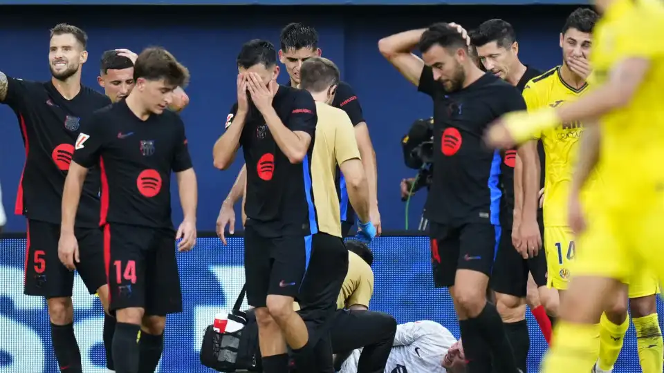 Lesão arrepiante acaba com a época do guarda-redes do Barcelona 